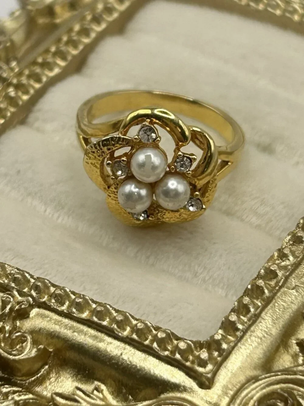 Vintage Cottagecore Faux Pearl Rhinestone Gold Tone Flower Ring Size 7 Romantic - Picture 13 of 16